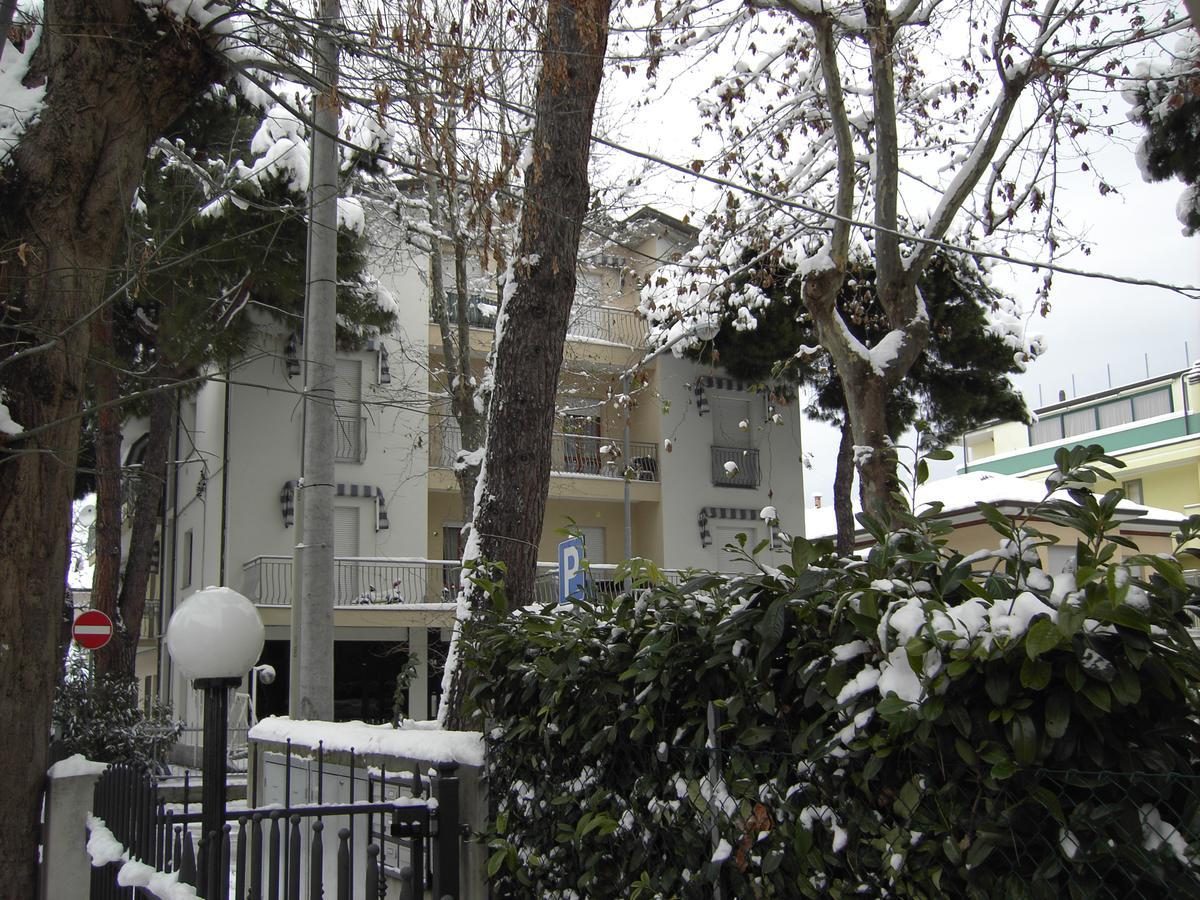 Residence Monaco Appartamenti Rimini Eksteriør billede